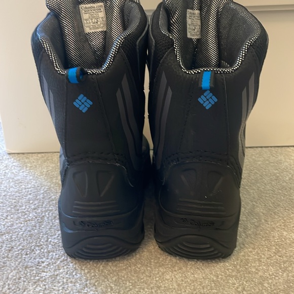 Boys Columbia winter boots size 6 - Picture 2 of 6